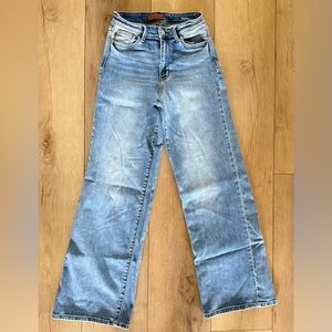 Judy Blue Light Wash wide legJeans